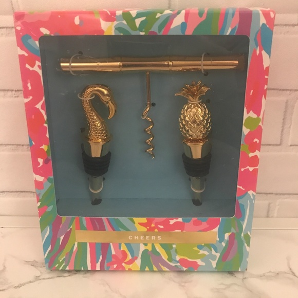 NWT > Lilly Pulitzer Wine Bottle Set - Picture 2 of 5